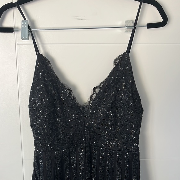 Lil Black dress - Picture 2 of 9